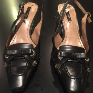 Kitten heels with back strap